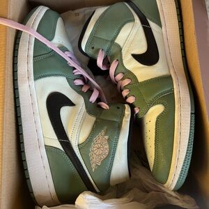 Nike Air Jordan Retro 1 lady size 12